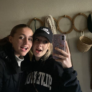 Meet your Posher, Dakota